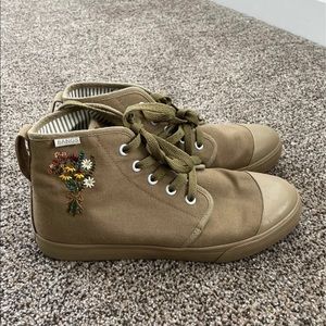 Rare Bangs Shoes Womens 7.5 Wallflower